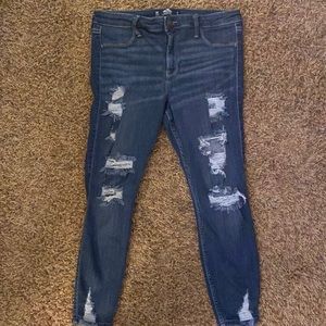 Hollister women’s 13R, high-rise, cropped length, ripped, dark wash jean legging